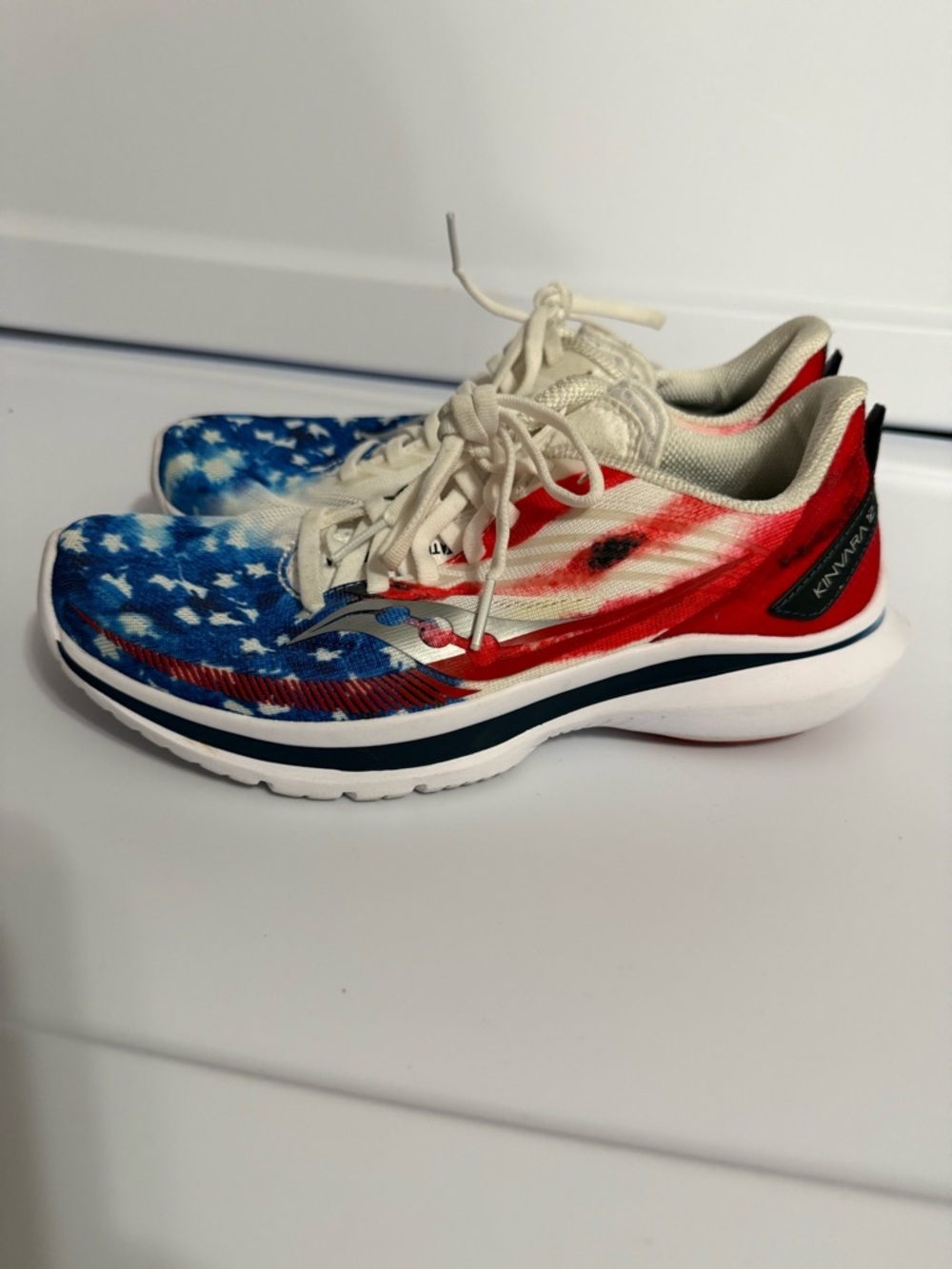Saucony Kinvara 12 Sneaker Womens Sz 7 Stars & Stripes USA America Running Shoe - Picture 3 of 7